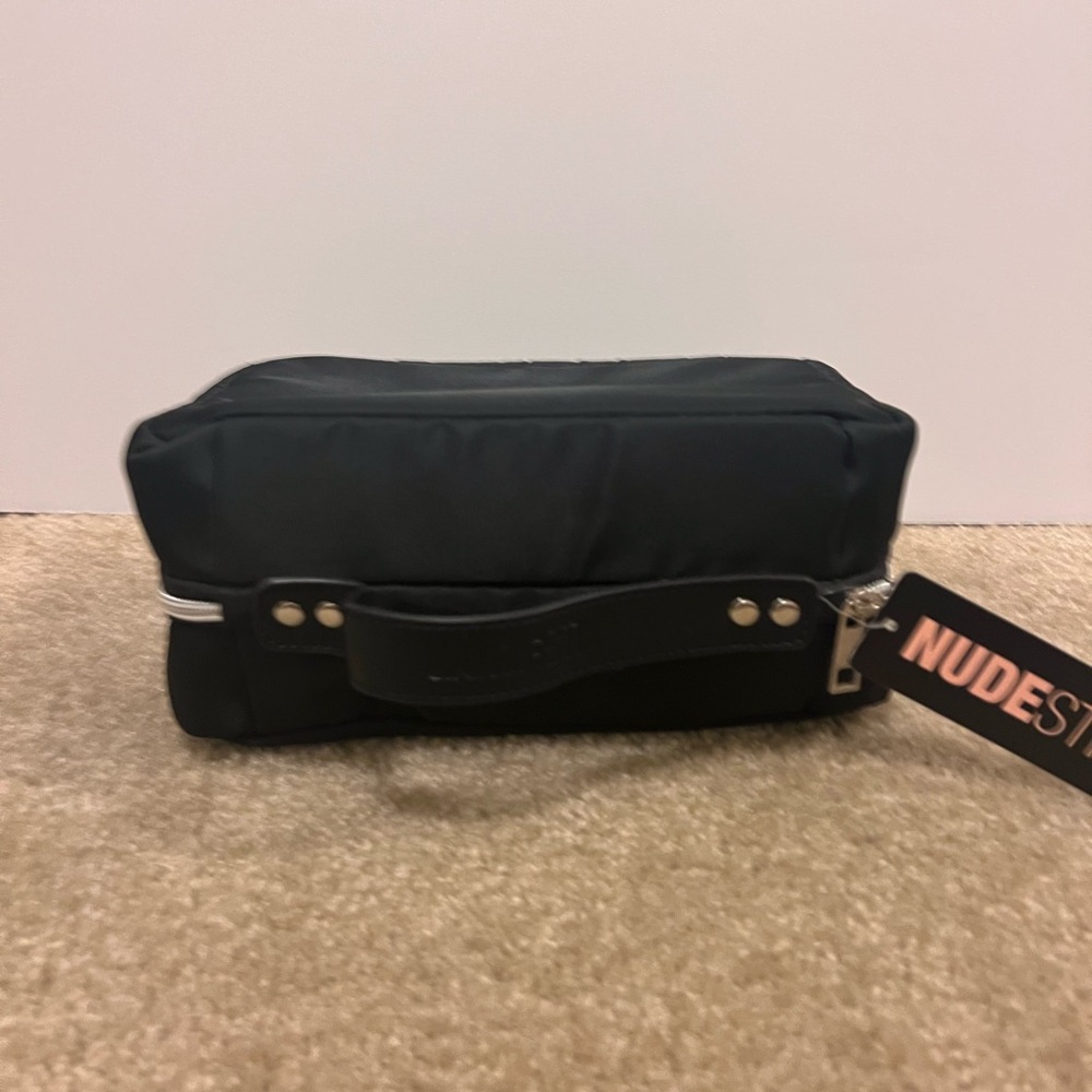 NUDESTIX Travel Bag in Sleek Black